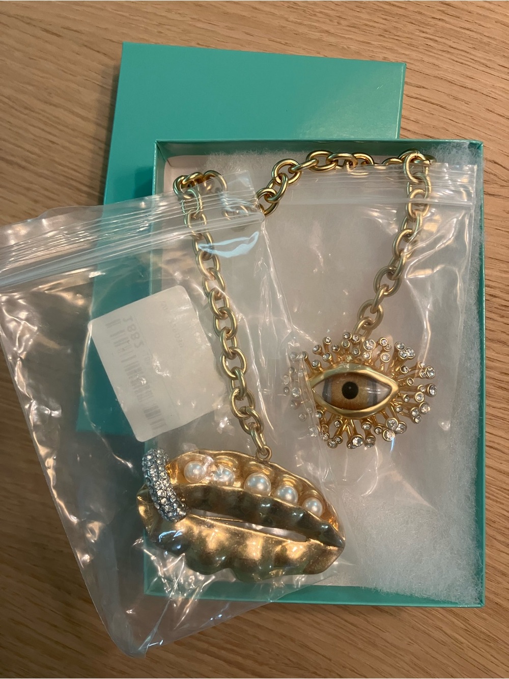 Schiaparelli Inspired Gold Lip & Eye Chain Brooch - Picture 2 of 2
